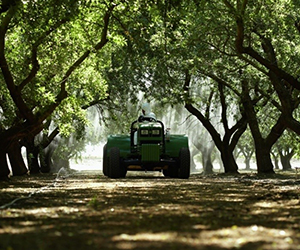 Orchard sprayer used for controlling NOW